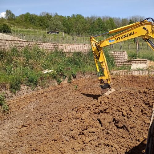 movimento terra fivizzano escavatore 60 quintali la spezia movimento terra